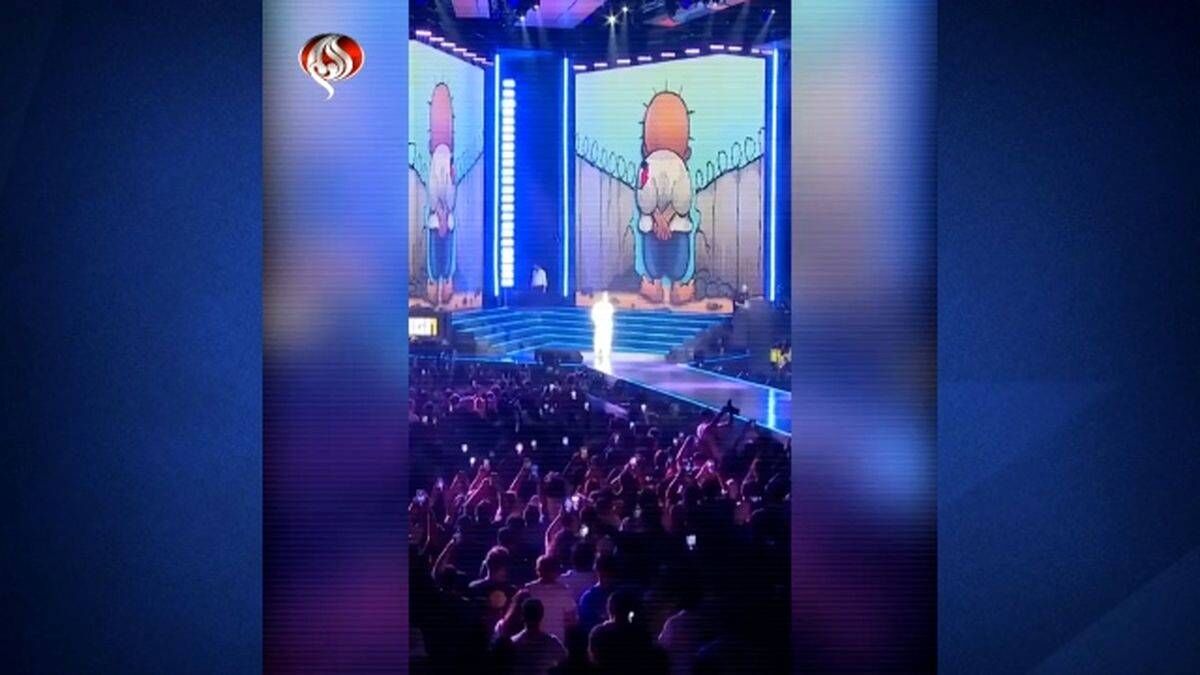 رپر معروف ترکیه‌ای در کنسرتش پیراهنی با نماد هویت فلسطین به تن کرد
