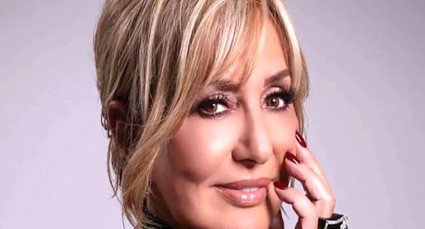 «گوگوش» و همسرش «محمود قربانی» سر میز شام در شب عروسی