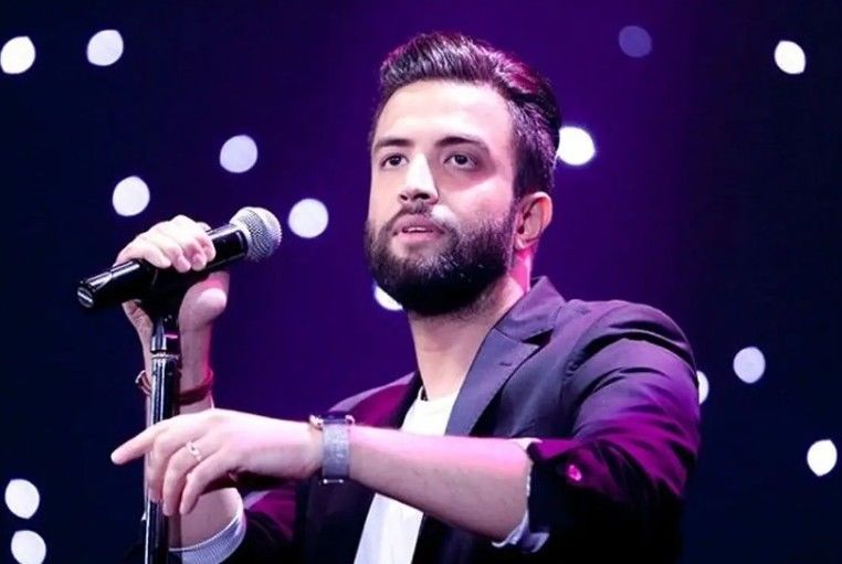 اجرای زندهٔ بنیامین بهادری در پل طبیعت بعد از تهدید ترامپ به حمله به پل‌ها