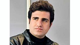 فرار محسن لرستانی در اجرای زنده به دلیل قمه‌کشی