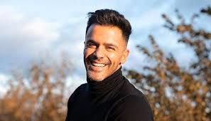 اجرای زنده کنسرت سیروان خسروی به نام «برگرد»