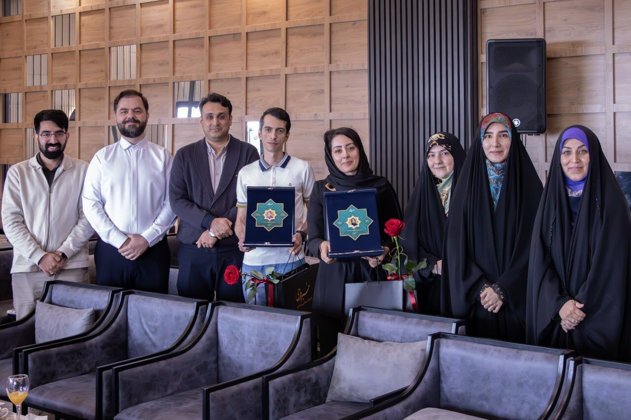 تقدیر از کوروش ذاکر حسینی در ویژه‌برنامه «ستارگان خبرفوری»