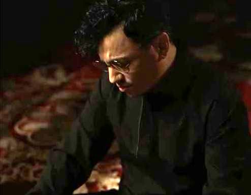 دانلود آهنگ جدید محسن ابراهیم زاده به نام هم خانه هم سقف و ستونم درد میکند