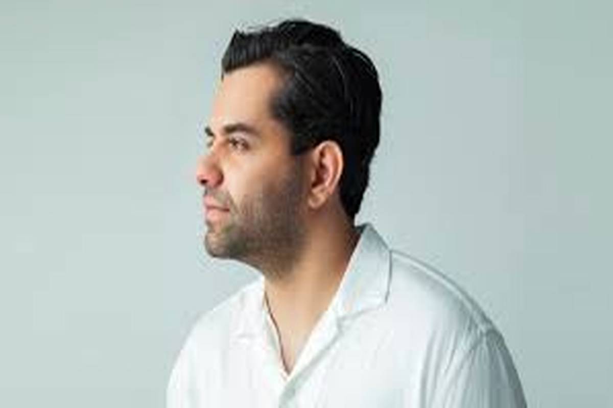 اجرای زنده قطعه «دیوانه» از رضا بهرام در کنسرت