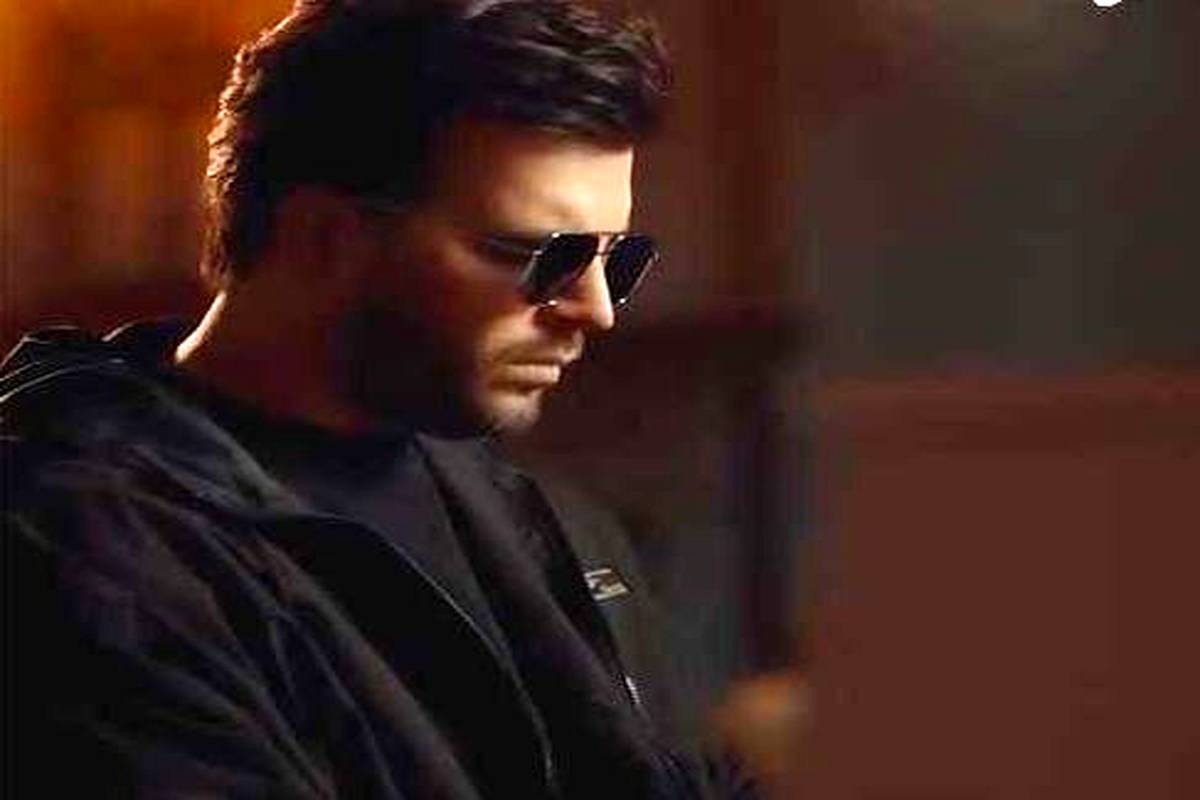 دانلود آهنگ جدید آصف آریا به نام روزارو میزنم دونه دونه ورق