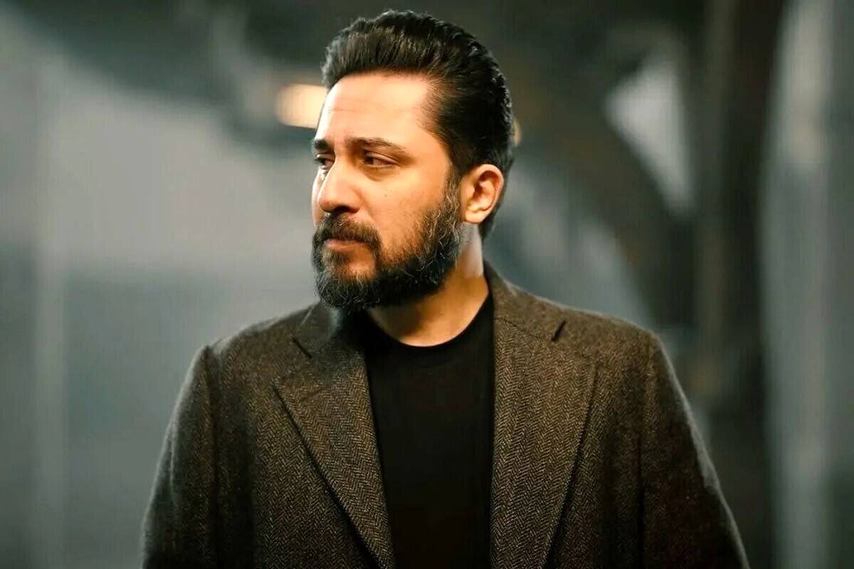 آهنگ «تفنگ گریه می‌کنه» روزبه بمانی به یاد فرشتگان مینابی منتشر شد | از جای این گلوله‌ها، قلم جوونه می‌زنه + صوت