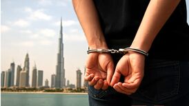 رپر ایرانی به جرم قتل و فحشا در دبی بازداشت شد