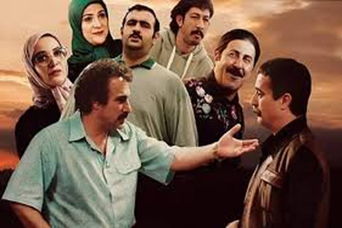 ویدیو اجرای زنده آهنگ تیتراژ سریال «پایتخت» توسط خواننده و نوازنده‌های آن