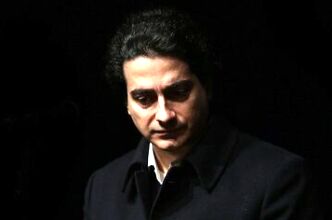 همایون شجریان به سوگ نشست
