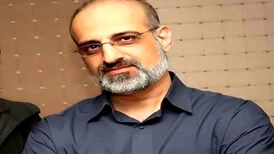 دانلود آهنگ بین زمین و آسمون مونده دل من از محمد اصفهانی
