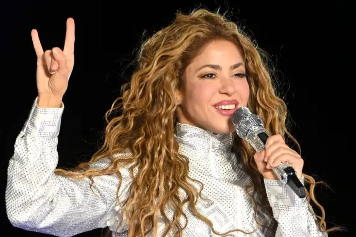 شکیرا هنگام اجرا زنده مصدوم شد