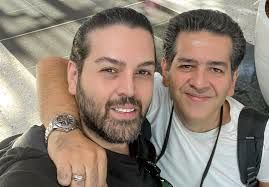 خواننده مشهور: در مک‌دونالد ظرف می‌شورم اما به ایران برنمی‌گردم!