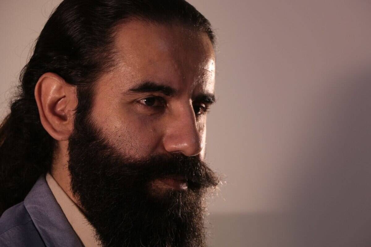 تک آهنگ «حکم بده» منتشر شد 
