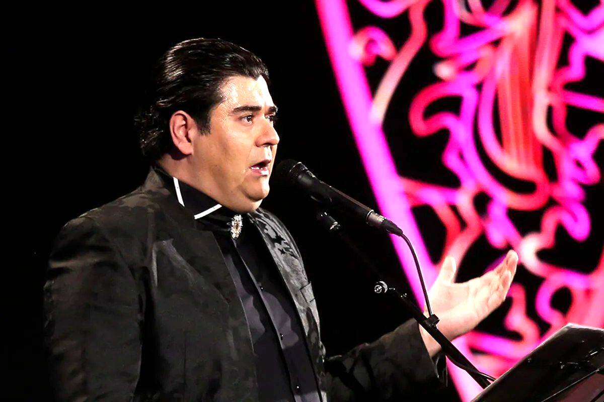 سالار عقیلی در فضای باز برج میلاد می خواند