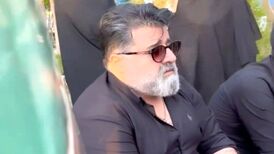 آواز تلخ مهدی یغمایی بر مزار برادرش
