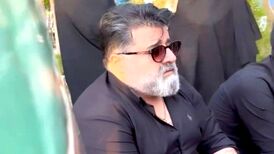 آواز تلخ مهدی یغمایی بر مزار برادرش
