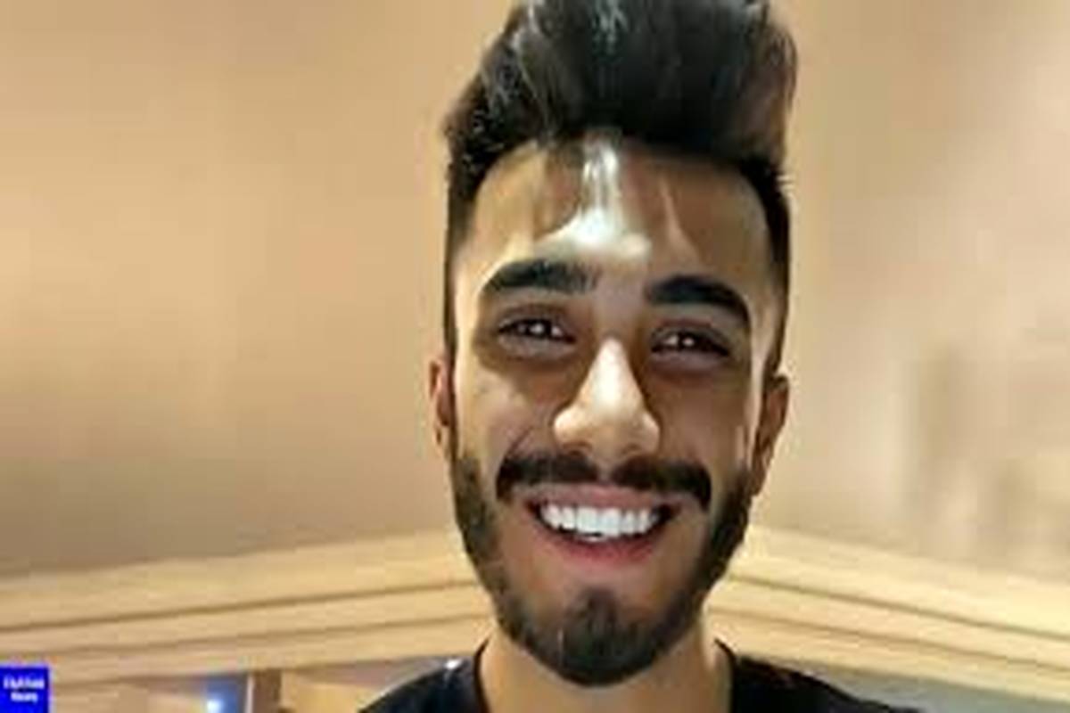 هدیه ویژه هوادار خانم به مهراد جم در حین کنسرت