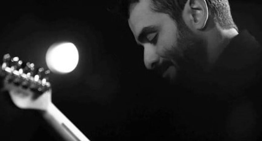 دانلود آهنگ باد میشم میرم تو موهات