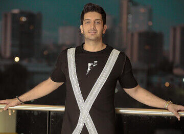 فرزاد فرزین: فکر می‌کردند ادای فریدون فروغی را درمی‌آورم/ الگوی کاری‌ام مایکل جکسون است