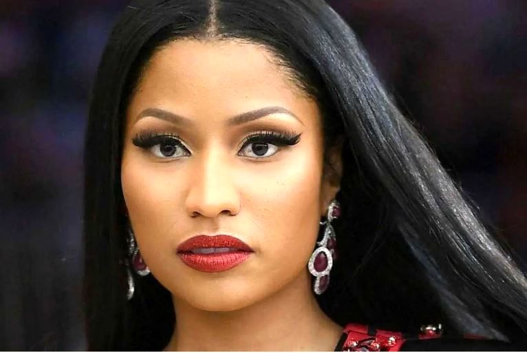 علت اخراج نیکی میناژ از آمریکا