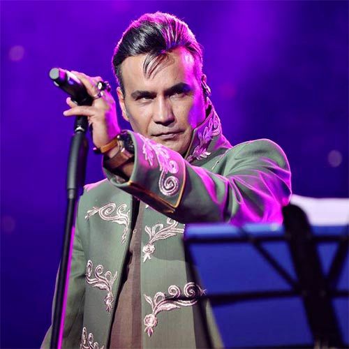 آهنگ «قصه عشقی که میگن» با صدای شهرام شکوهی