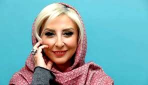 آواز غمگین مرجانه گلچین بر سر مزار مادرش
