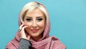 آواز غمگین مرجانه گلچین بر سر مزار مادرش