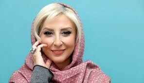 آواز غمگین مرجانه گلچین بر سر مزار مادرش