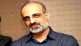 گلایه پسر محمد اصفهانی از پدرش: در تابستان پدرم کولر را خاموش می کند!