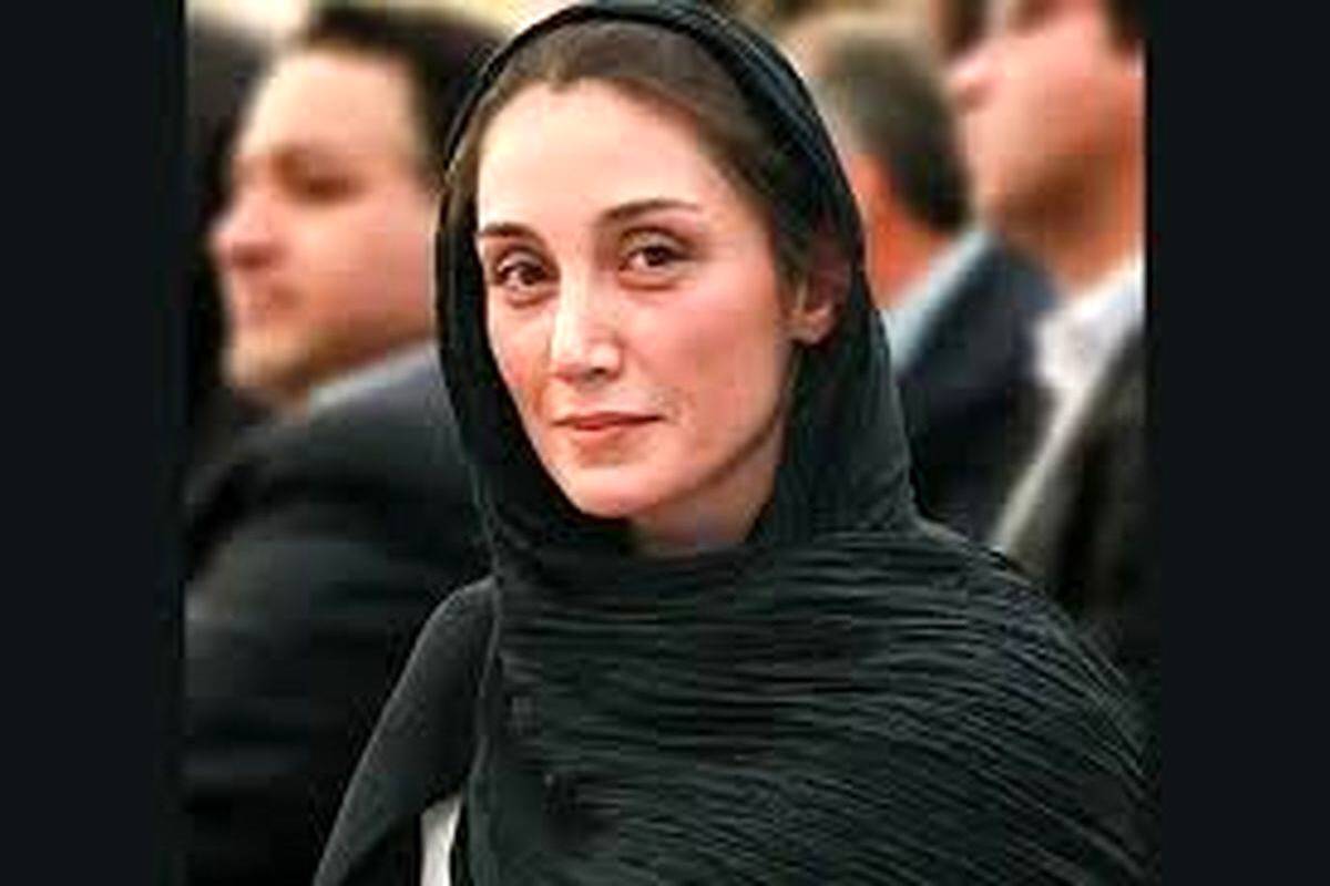 تصویر دیده نشده از هدیه تهرانی در زلزله بم
