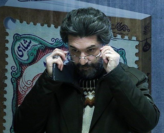 عکس فراگیر از کافه‌گردیِ آقای مجری و همسر
