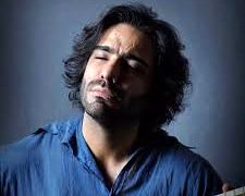 اجرای زنده علی قمصری در میدان آزادی