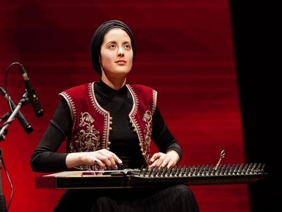 فیلم تکنوازی زیبای قانون توسط نوازنده خانم تونسی
