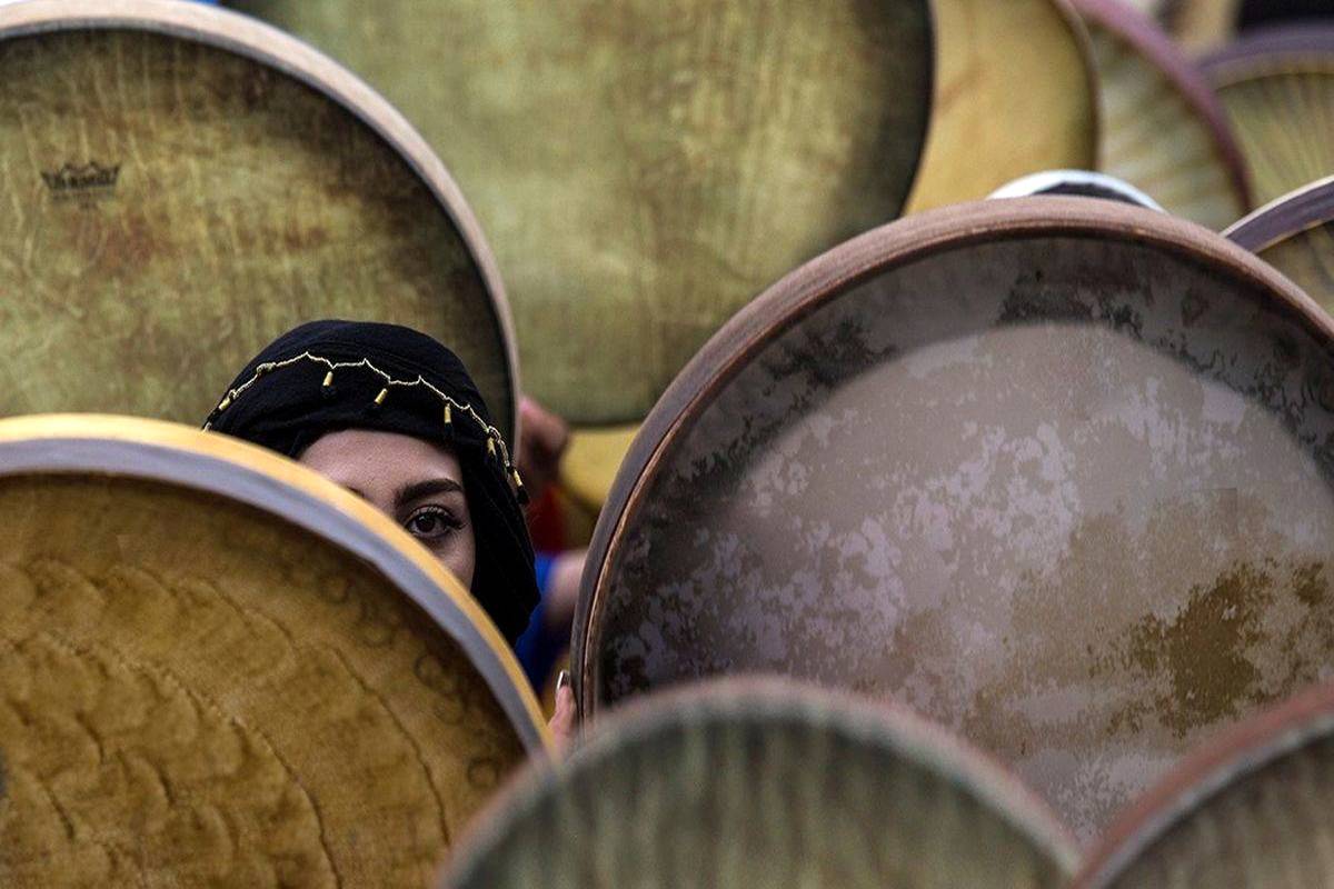 جلوگیری از دف‌ نوازی نوازنده زن در مراسم یادبود شهید مطهری